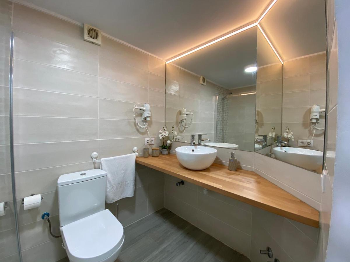 Enjoy A Sunny Apartment With Pool Next To The Sea أذيخي المظهر الخارجي الصورة