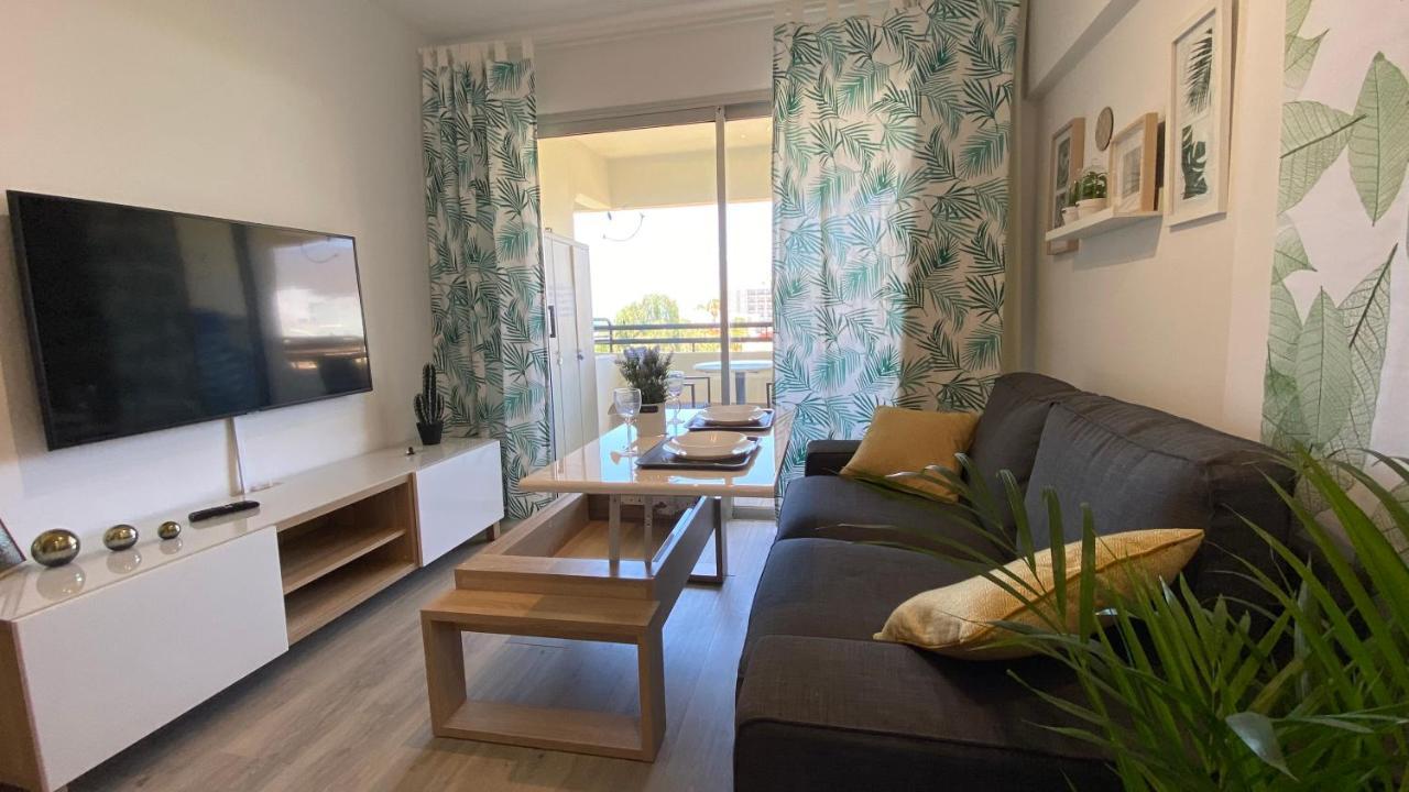 Enjoy A Sunny Apartment With Pool Next To The Sea أذيخي المظهر الخارجي الصورة