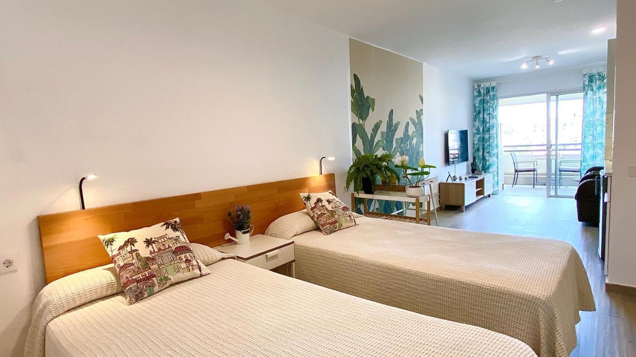 Enjoy A Sunny Apartment With Pool Next To The Sea أذيخي المظهر الخارجي الصورة