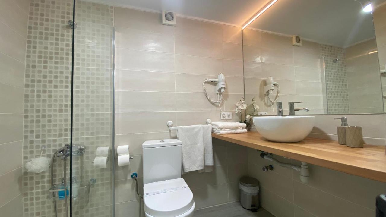 Enjoy A Sunny Apartment With Pool Next To The Sea أذيخي المظهر الخارجي الصورة